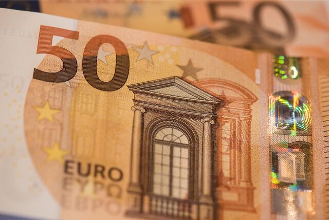 Ein Unbekannter hat in Dorsten mit einem falschen 50-Euro-Schein bezahlt.