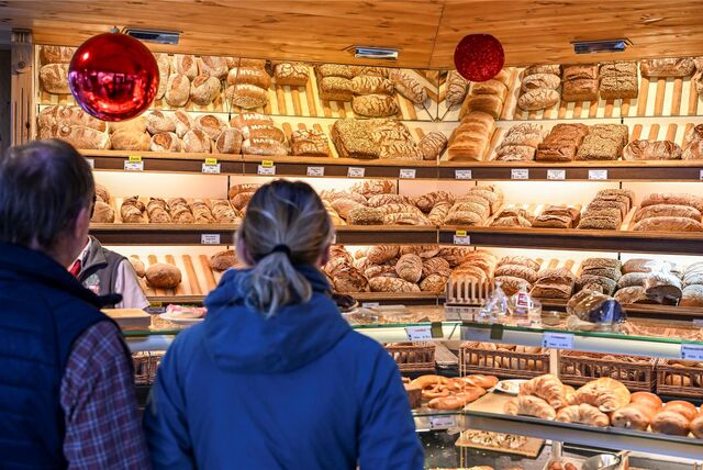 Wer an den Festtagen frische Brötchen haben möchte, muss teilweise abweichende Öffnungszeiten beachten.