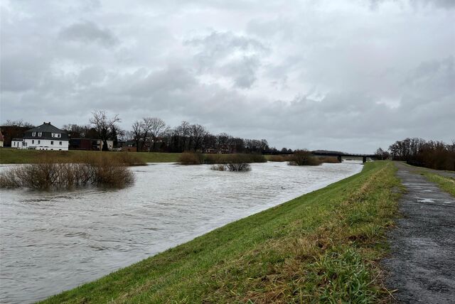 Die Lippe ist nach den starken Regenfällen gut gefüllt.
