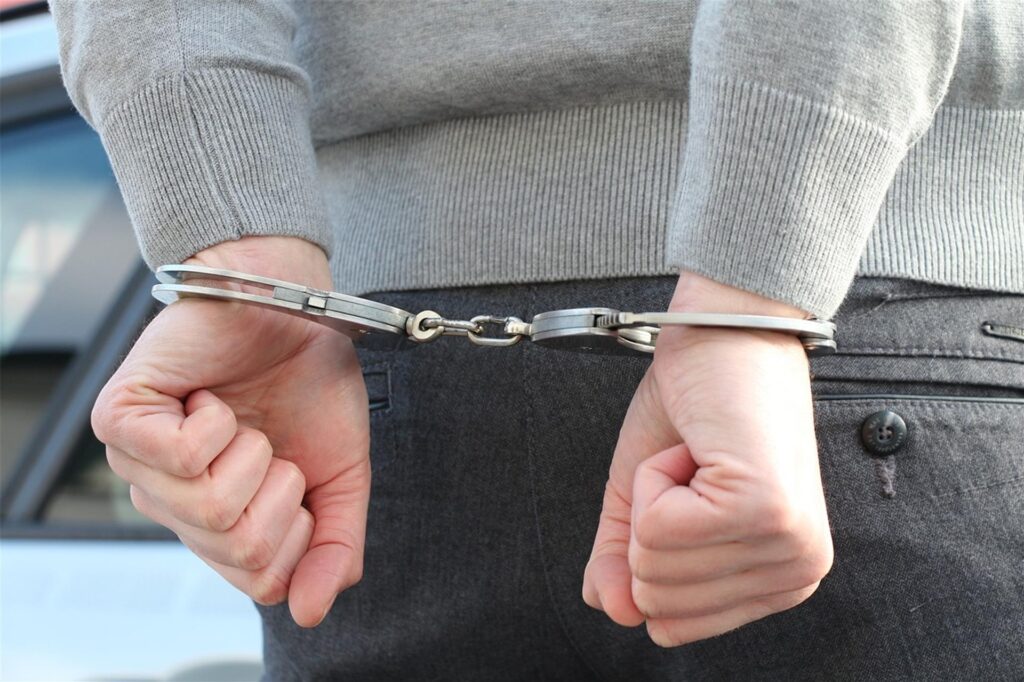 Ein 23-Jähriger aus Coesfeld wurde wegen des Verdachts des Betruges festgenommen.