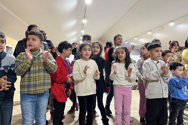 Viele Kinder erlebten am Freitag (22.12.) in der Notunterkunft in Castrop-Rauxel-Habinghorst ihr erstes Weihnachtsfest.