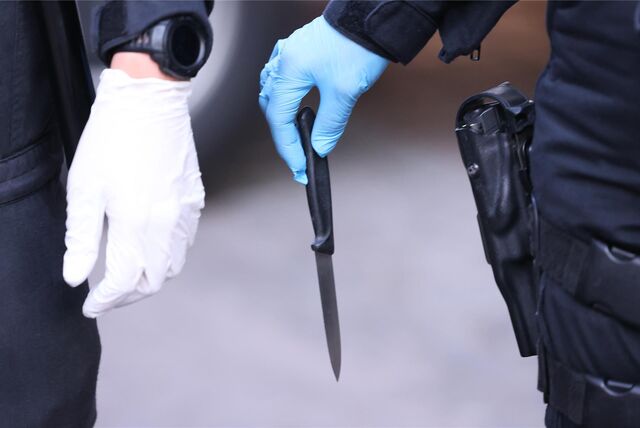 Mit zwei Messern soll der angeklagte Dorstener einen anderen Mann während eines Schützenfestes schwer verletzt haben.