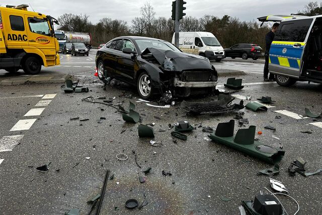 Beschädigter Audi bei Unfall
