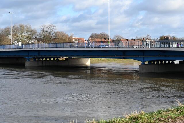 Die Lippe in Dorsten führt seit den ergiebigen Regenfällen in den vergangenen Tagen viel Hochwasser.