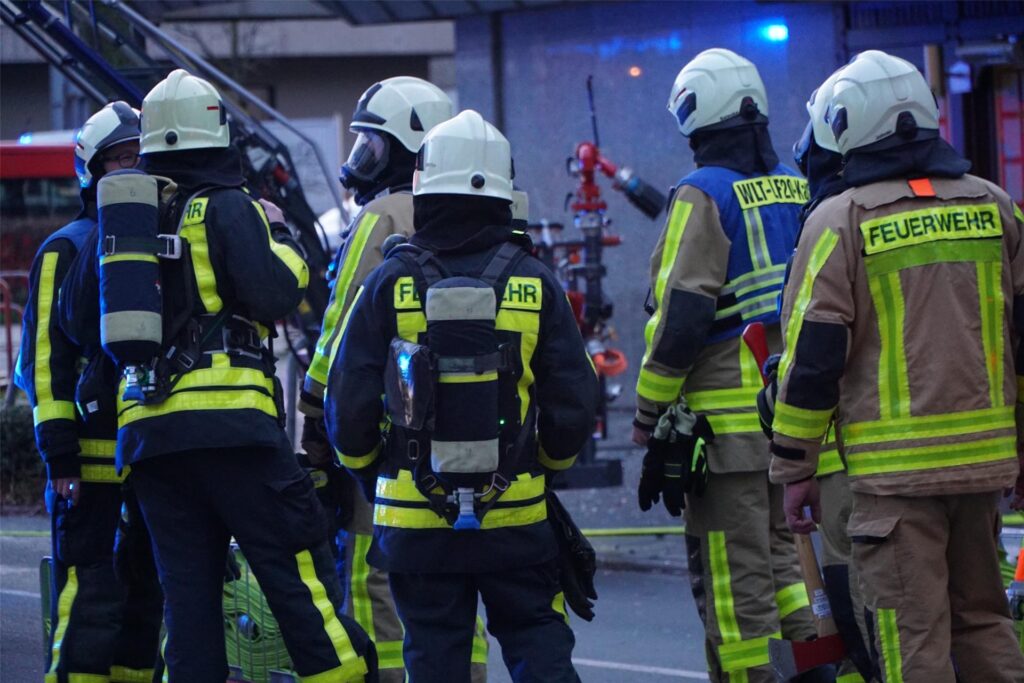 Brand in einem Mehrfamilienhaus an der Riphausstraße in Waltrop.