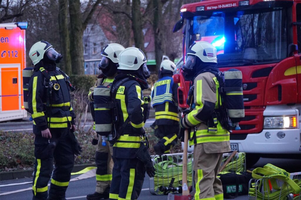 Brand in einem Mehrfamilienhaus an der Riphausstraße in Waltrop.