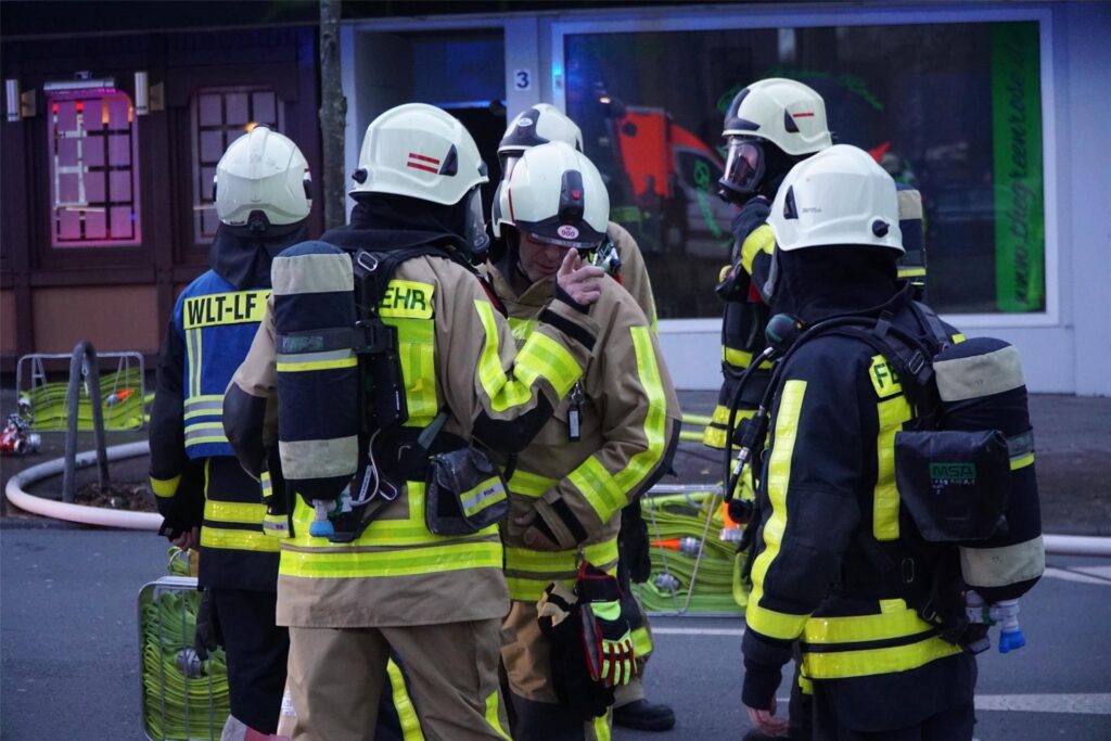 Brand in einem Mehrfamilienhaus an der Riphausstraße in Waltrop.