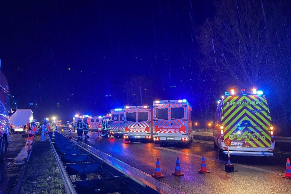 Auch der DRK-Ortverein Stadtlohn war an der Unfallstelle im Einsatz. Auch der DRK-Ortverein Stadtlohn war an der Unfallstelle im Einsatz.