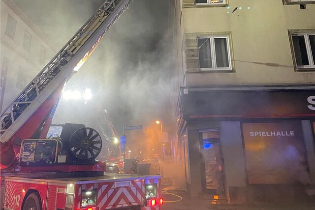 Feuerwehreinsatz nach einem Brand in einem Mehrfamilienhaus in Essen