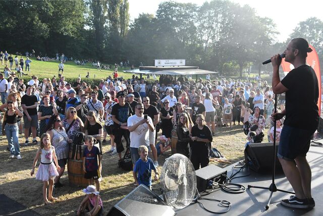 Am 10. September 2023 spielte die Castrop-Rauxeler Coverband Seven Cent zum Abschluss des 1. Castroper Pferderennens „der Neuzeit“. Auf der Rennwiese feierten Tausende mit. Das Event war ein Volltreffer.