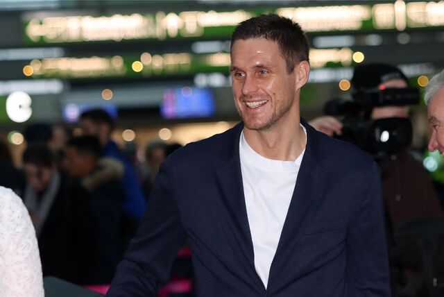 Sebastian Kehl lacht.