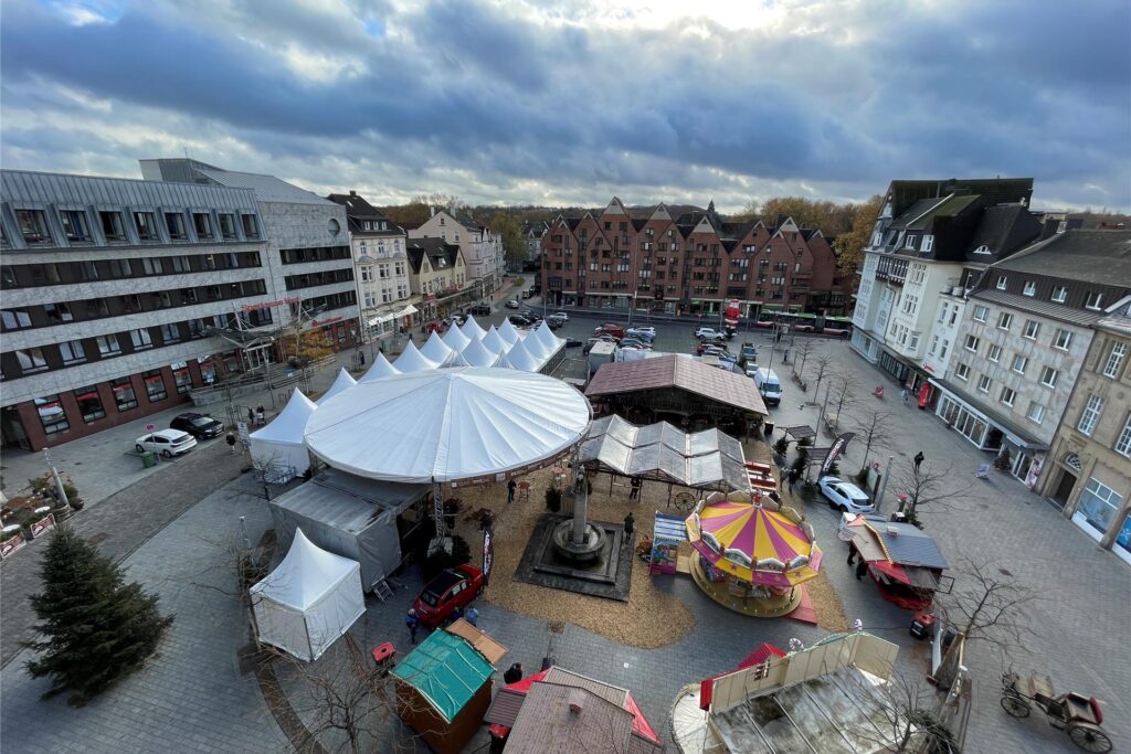 Das Castroper Weihnachtsdorf auf dem Marktplatz Das Castroper Weihnachtsdorf auf dem Marktplatz