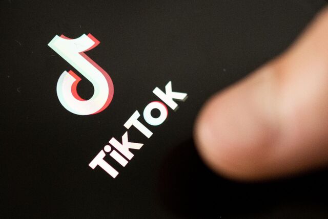 Logo von TikTok auf einem Handy