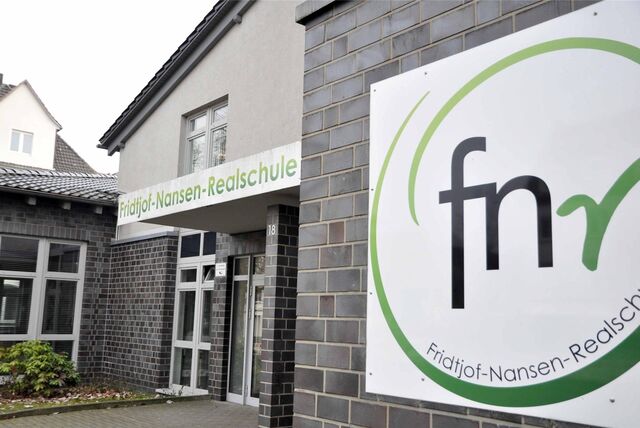 Die Fridtjof-Nansen-Realschule (FNR) an der Langen Straße in Castrop-Rauxel