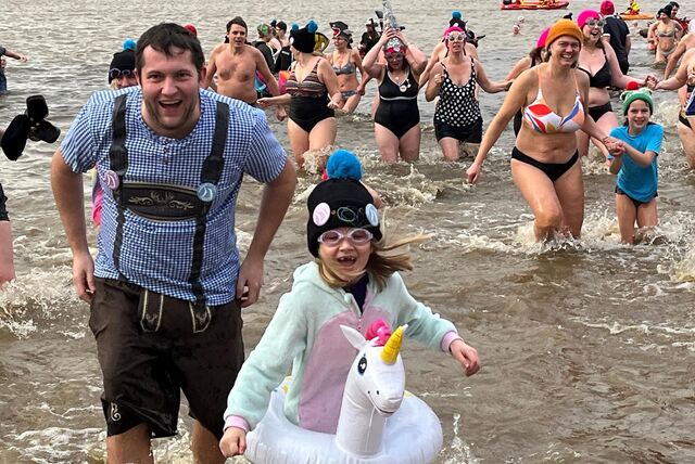 Traditionell fand am 1. Januar wieder das Neujahrsschwimmen statt.