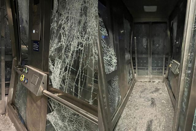 Dieser Aufzug am Bahnhof Scharnhorst ist am Sonntag (7.1.) durch eine Sprengung zerstört worden