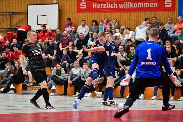 Niklas Drögehoff (l.) von der SG Titania/RWE hat ein gutes Turnier gespielt. Das finden auch die meisten Trainer der vier Senioren-Teams und wählten „Drögi“ in die Top Ten der Stadtmeisterschaft.