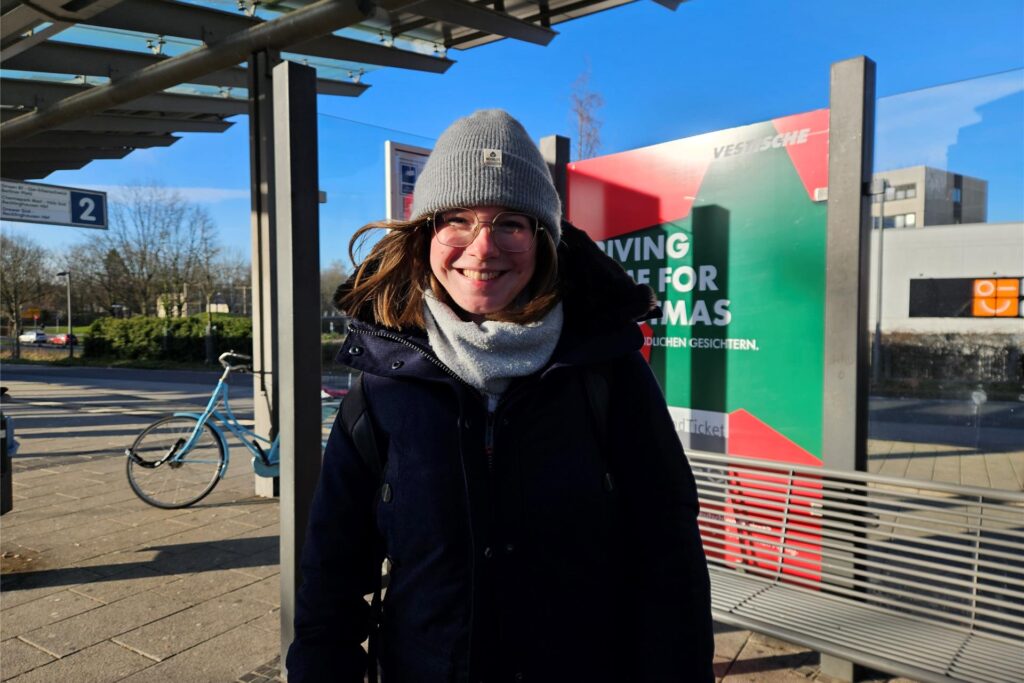 Franziska Kolodziej lacht in die Kamera. Sie steht auf der Marler Busplatte. Franziska Kolodziej lacht in die Kamera. Sie steht auf der Marler Busplatte.