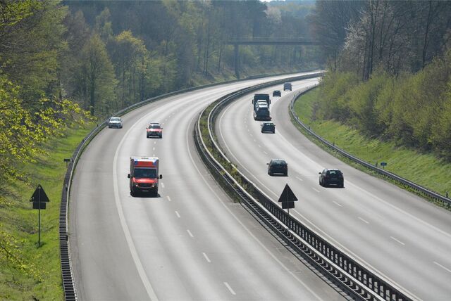 Die Raser nutzten für ihre riskanten Überholmanöver mehrmals den Standstreifen der A43 zwischen Marl und Haltern.