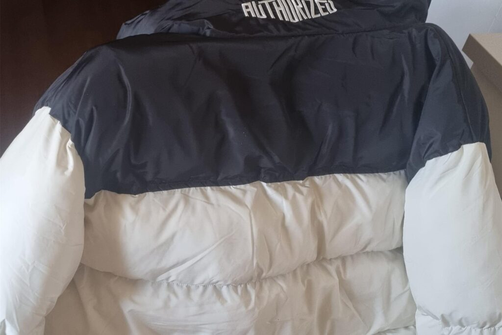Die Jacke soll Joanna H. getragen haben, sie sie vermisst wird. Die Jacke soll Joanna H. getragen haben, sie sie vermisst wird.