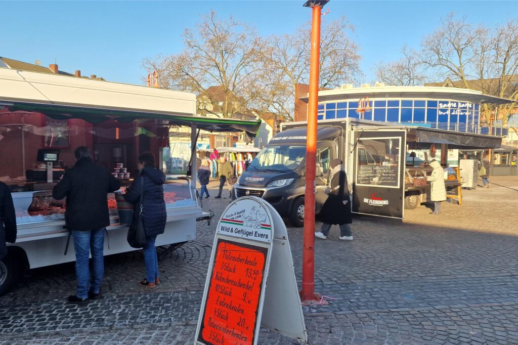 Der Neumarkt in Datteln an einem Markttag.