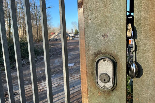 Das Fuhrpark-Gelände am Rande der Castroper Altstadt, Herner Straße, ist am Mittwoch, 10.01.2024, verschlossen. Kurz zuvor stand das Tor noch offen.