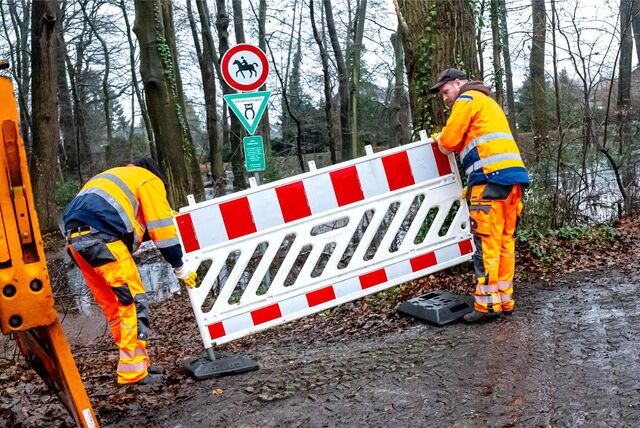 Das Butendieker Gehölz steht unter Wasser und wird abgesperrt.