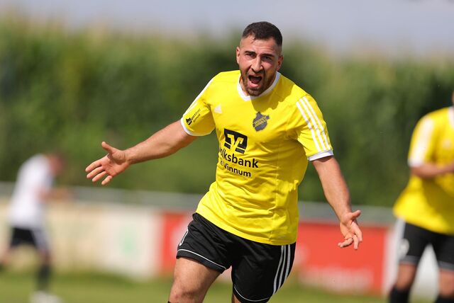 Yusuf Demir jubelt im Westfalia-Vinnum-Trikot.