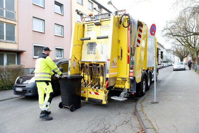 Die Müllabfuhr in Dortmund hat derzeit Probleme wegen Glatteis. Es kam bereits zu zahlreichen Stürzen von EDG-Mitarbeitern.