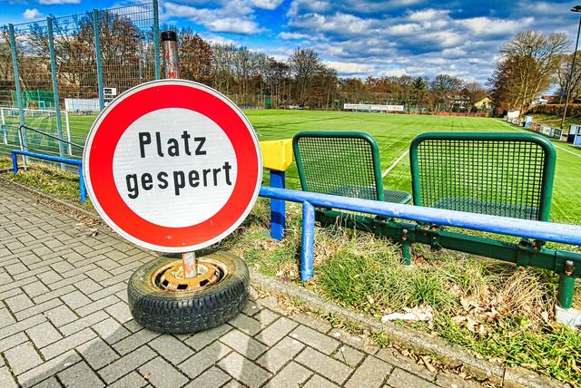 Auch der Kunstrasenplatz an der Brandheide ist am zweiten Wochenende des Jahres 2024 gesperrt.