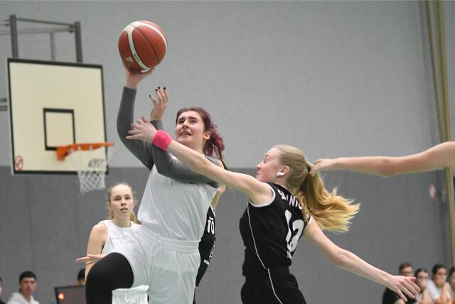 Die U18-Junioren-Basketballerinnen des Castroper BC feierten in ihrem siebten Saisonspiel den fünften Sieg durch ein 55:42 gegen den SC Union Lüdinghausen.