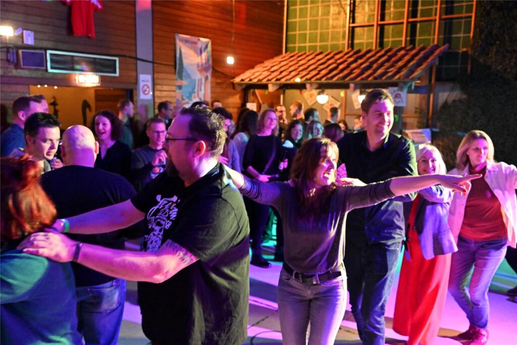 Beim Winterfest der Feuerwehr Polsum feierten alle Generation in der ausverkauften Mehrzweckhalle an der Bartholomäusschule mit der Band Splash eine beschwingte italienische Nacht.