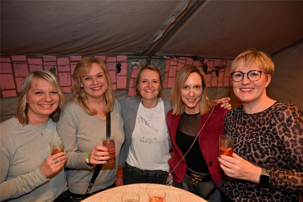 Beim Winterfest der Feuerwehr Polsum feierten alle Generation in der ausverkauften Mehrzweckhalle an der Bartholomäusschule mit der Band Splash eine beschwingte italienische Nacht.