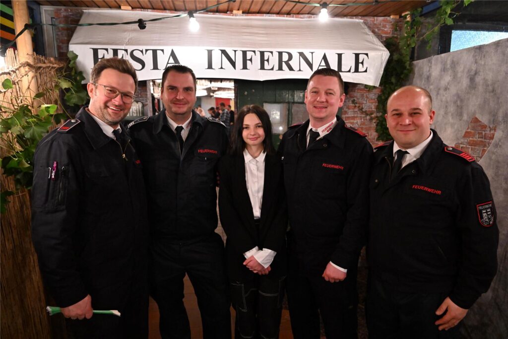 Beim Winterfest der Feuerwehr Polsum feierten alle Generation in der ausverkauften Mehrzweckhalle an der Bartholomäusschule mit der Band Splash eine beschwingte italienische Nacht.