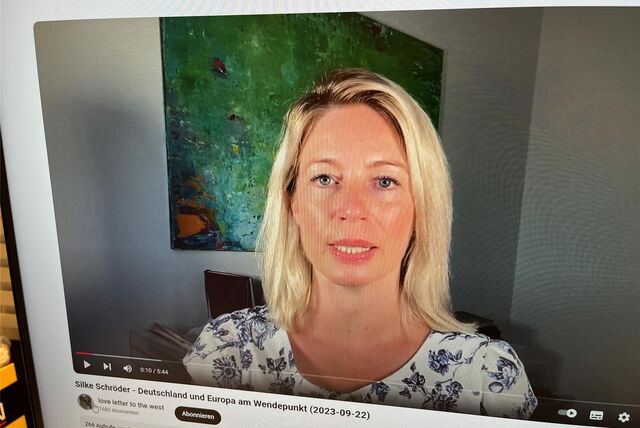 Silke Schröder, bislang Vorstandsmitglied im Verein Deutsche Sprache, ist unter anderem durch eine Videokolumne beim Deutschlandkurier bekannt.