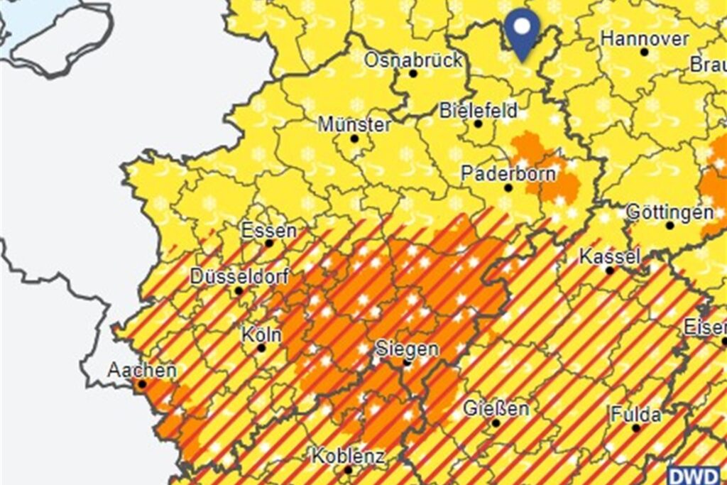 In ganz NRW könnte es leicht schneien, ab Mittwoch in dem rot schraffierten Bereich auch stark, meldet der Deutsche Wetterdienst. In ganz NRW könnte es leicht schneien, ab Mittwoch in dem rot schraffierten Bereich auch stark, meldet der Deutsche Wetterdienst.
