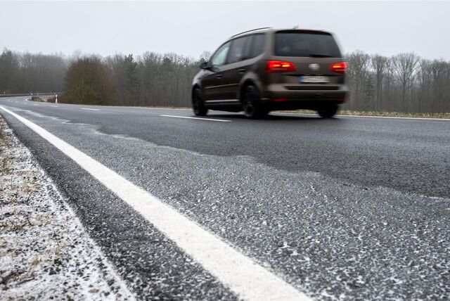 Schnee und Eis kommen zurück. Es kann glatt werden auf den Straßen.