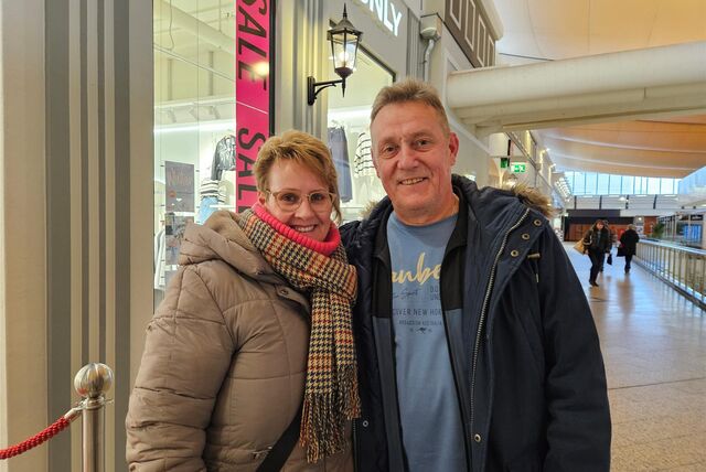 Silke und Siegbert Graw sind im Marler Stern unterwegs. Das Paar lacht in die Kamera.