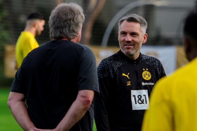 Jan Zimmermann schaut Ingo Preuß an.