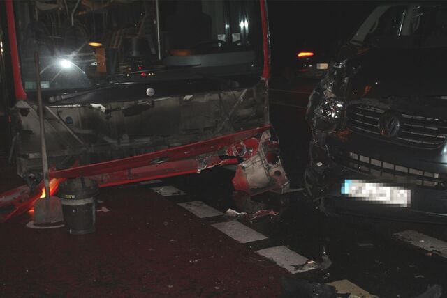 Unfallbild von Bus und Auto