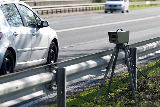 Viel zu schnell war ein Mercedes mit Dortmunder Kennzeichen auf der Autobahn unterwegs. (Symbolbild