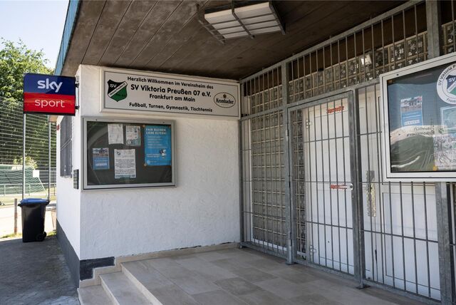 Das Vereinsheim des SV Viktoria Preußen e.V. im Frankfurter Stadtteil Eckenheim. Ein 15-Jähriger aus Berlin ist nach einer Schlägerei bei einem internationalen Fußball-Jugendturnier in Frankfurt im vergangenen Jahr gestorben – nun beginnt der Prozess gegen den mutmaßlichen Angreifer.