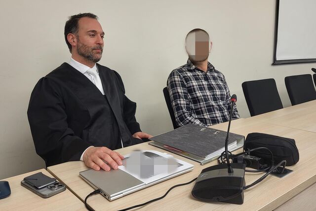 Der Angeklagte aus Haltern neben seinem Verteidiger Iyad Nassif kurz vor der Urteilsverkündung im Essener Landgericht.