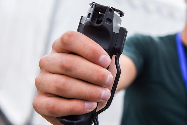 Zwei Männer wollten einen 29-Jährigen in Dortmund ausrauben. Einer der Täter sprühte dem Dortmunder Pfefferspray ins Gesicht.