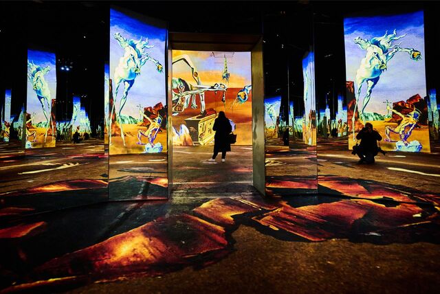 Blick in die Kunsthalle Phoenix des Lumieres in Dortmund