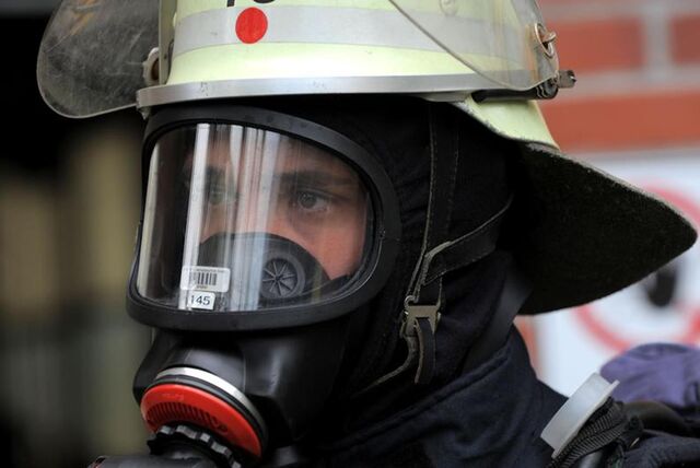 Bei einem Brandeinsatz an der Bachstraße (Symbolbild) ging ein alkoholisierter Mann auf die Feuerwehr los.