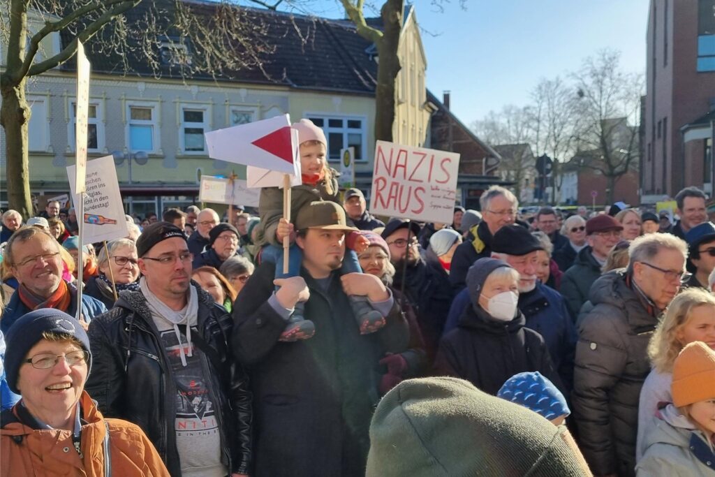 Bürger protestieren gegen Rechts. Bürger protestieren gegen Rechts.