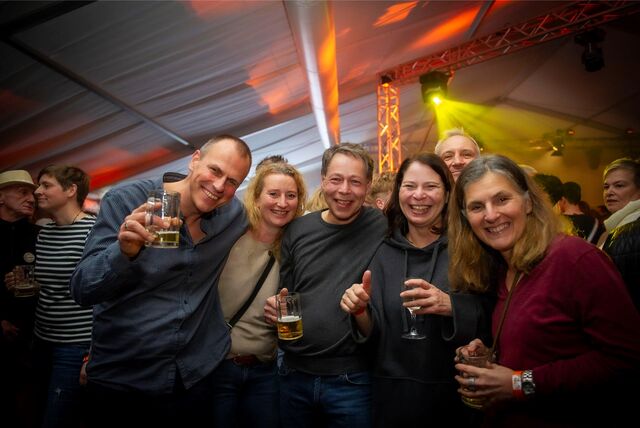 Party im Lippramsdorfer Festzelt