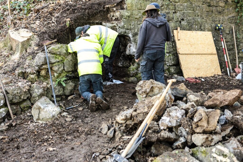 Knochenfund in Hagen: Ein Team sucht weiter nach menschlichen Überresten.