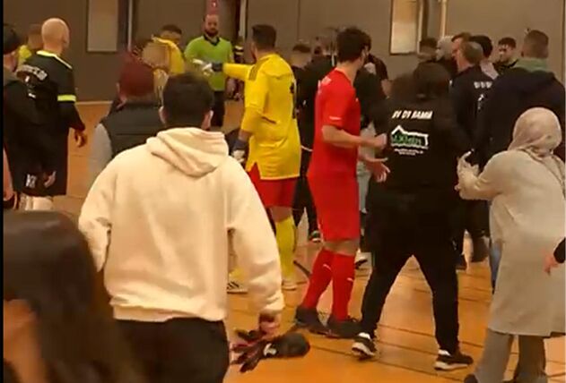 Bei einem Hallenfußballturnier in Hamm wurde eine Schreckschusspistole abgefeuert.